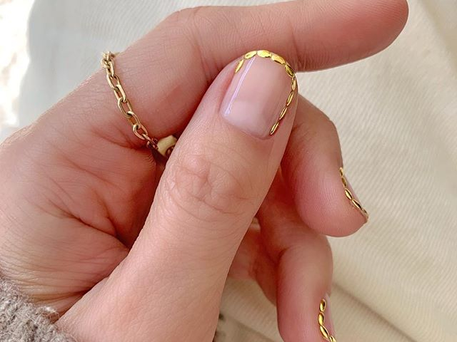 Golden Chain nail