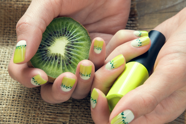 mẫu móng tay đẹp mùa hè kiwi
