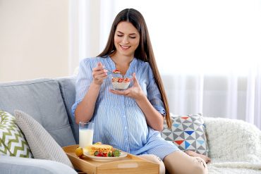 Thực đơn cho mẹ bầu cần đầy đủ những chất dinh dưỡng nào?